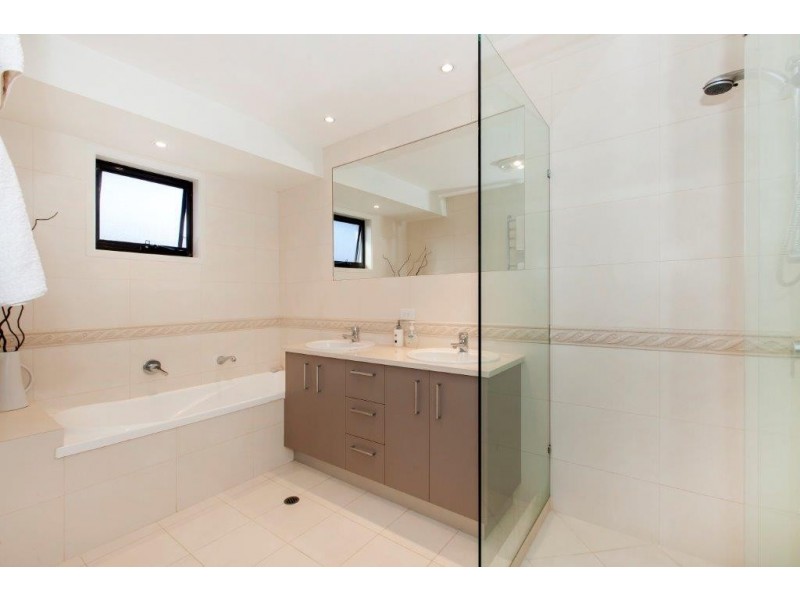 34 Aurora Place, Newport QLD 4020