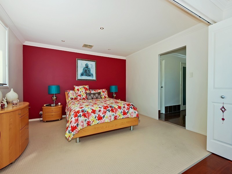 2 Thistle Crt, Newport QLD 4020