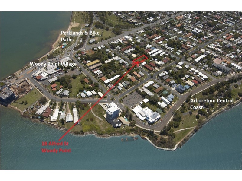 18 Alfred St, Woody Point QLD 4019