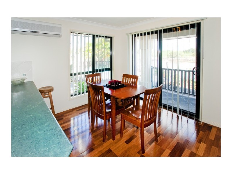 9 Cambria Crt, Newport QLD 4020