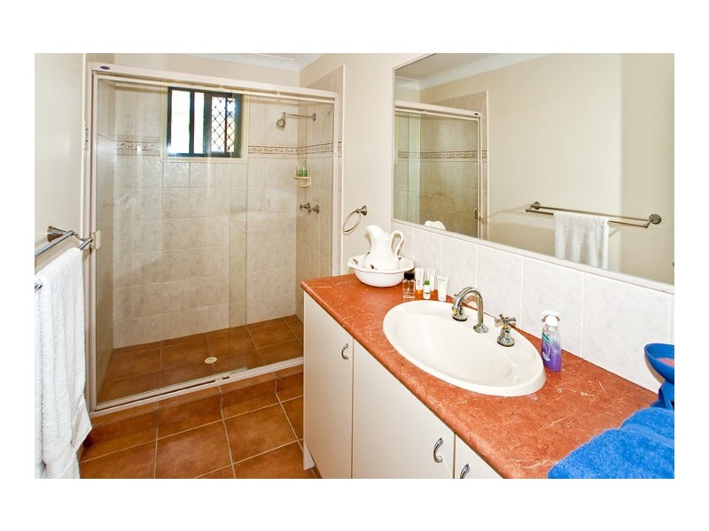 9 Cambria Crt, Newport QLD 4020