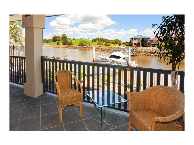 9 Cambria Crt, Newport QLD 4020