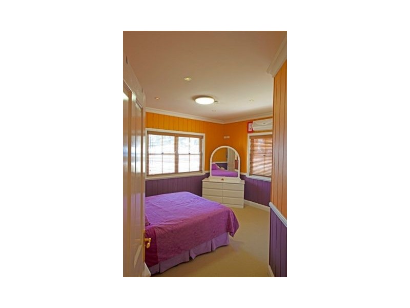 82 Park Pde, Shorncliffe QLD 4017