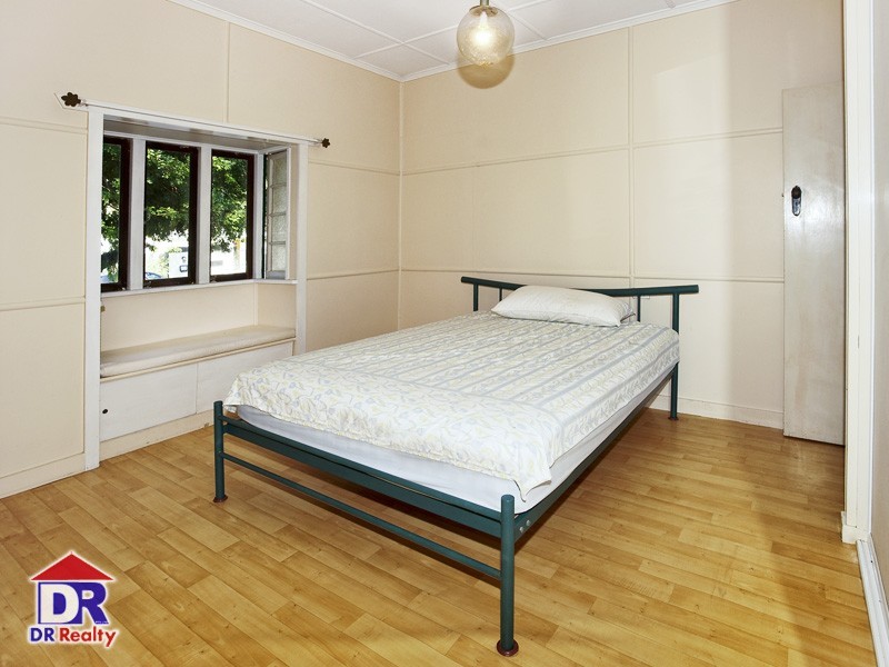 8 Robertson Ave, Margate QLD 4019