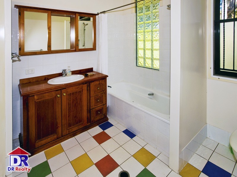 8 Robertson Ave, Margate QLD 4019