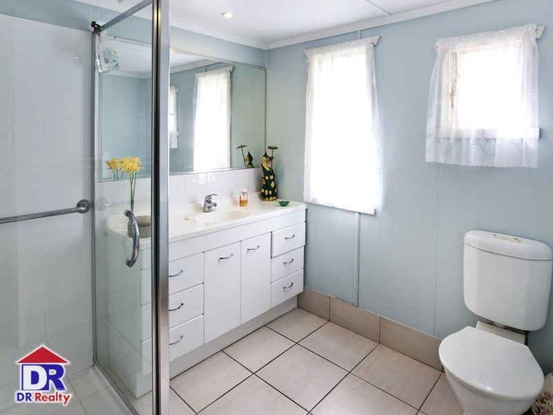 8 Robertson Ave, Margate QLD 4019