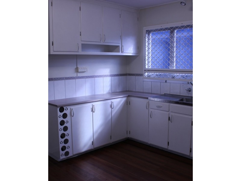 17 Inglis St, Woody Point QLD 4019