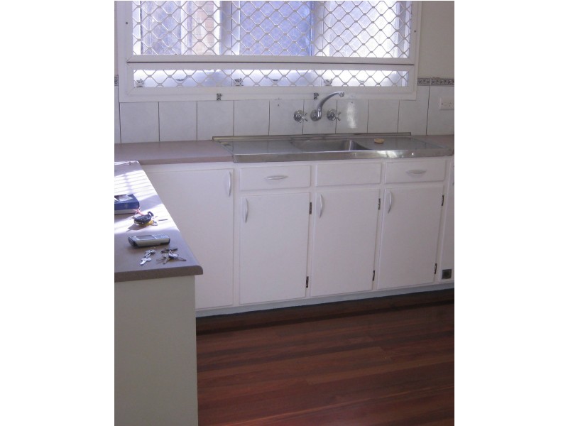 17 Inglis St, Woody Point QLD 4019