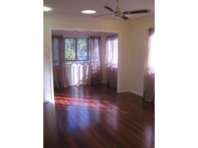 17 Inglis St, Woody Point QLD 4019