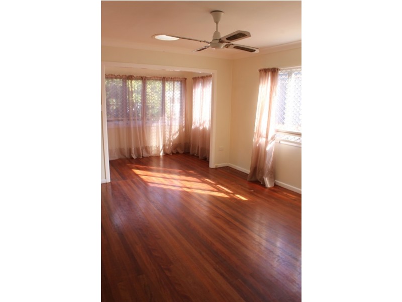 17 Inglis St, Woody Point QLD 4019