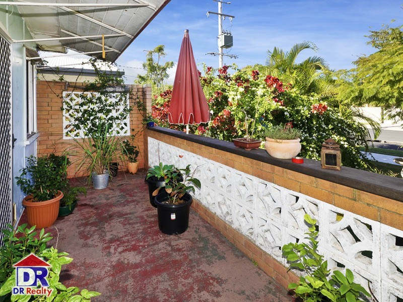 10 Fifth Ave, Scarborough QLD 4020