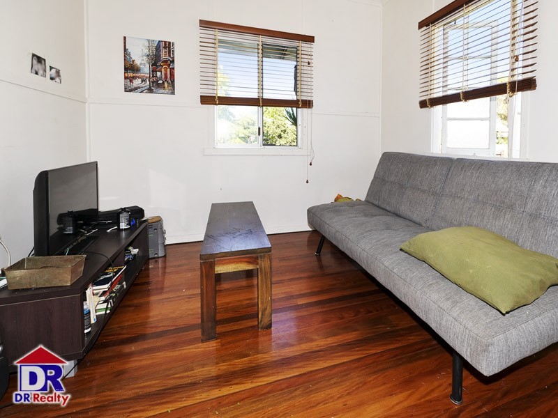 10 Fifth Ave, Scarborough QLD 4020