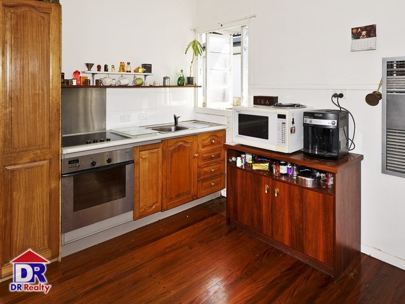 10 Fifth Ave, Scarborough QLD 4020