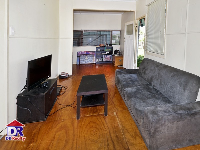 10 Fifth Ave, Scarborough QLD 4020