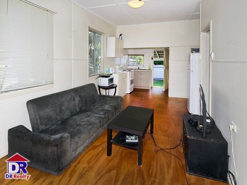 10 Fifth Ave, Scarborough QLD 4020