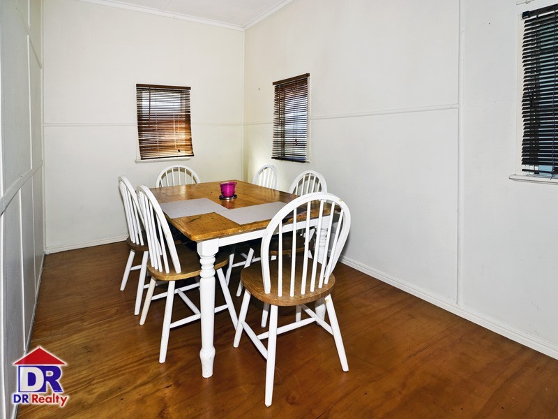 10 Fifth Ave, Scarborough QLD 4020