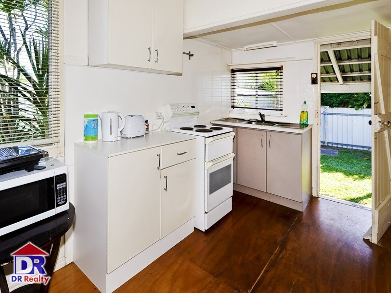 10 Fifth Ave, Scarborough QLD 4020