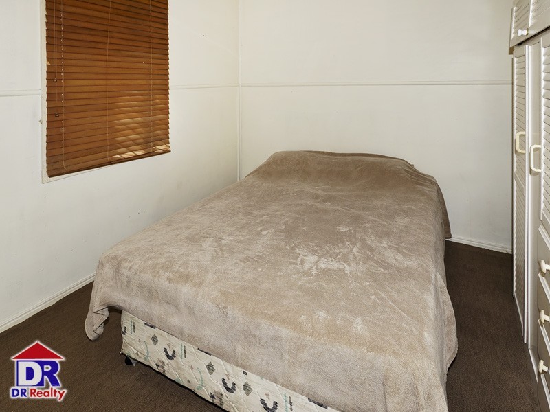 10 Fifth Ave, Scarborough QLD 4020