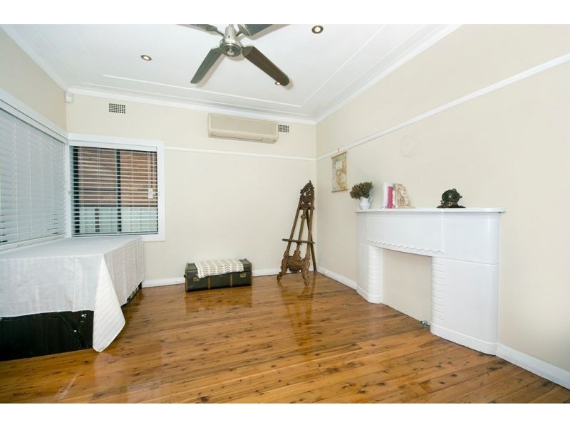 17 Catherine St, Waratah West NSW 2298