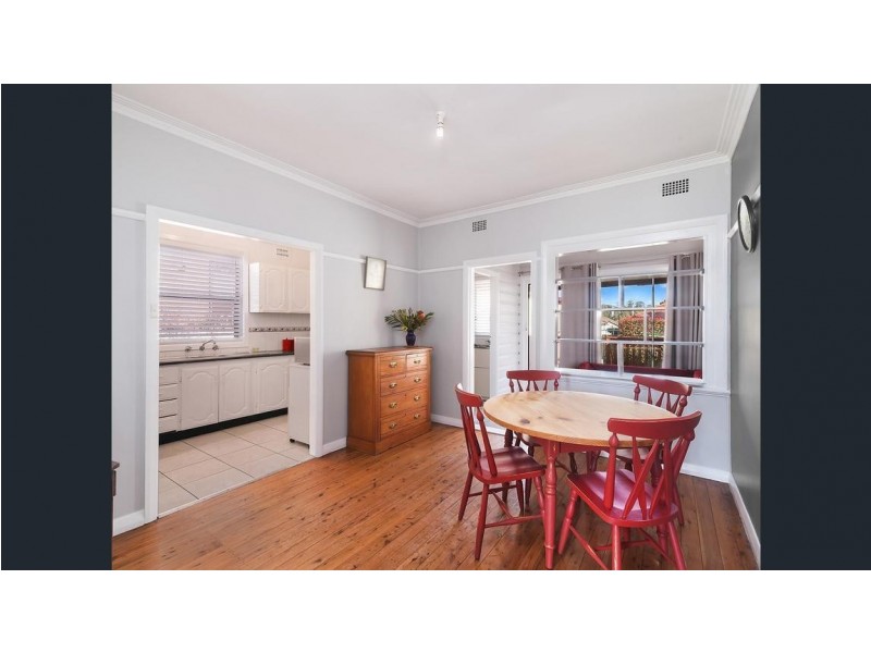 17 Catherine St, Waratah West NSW 2298