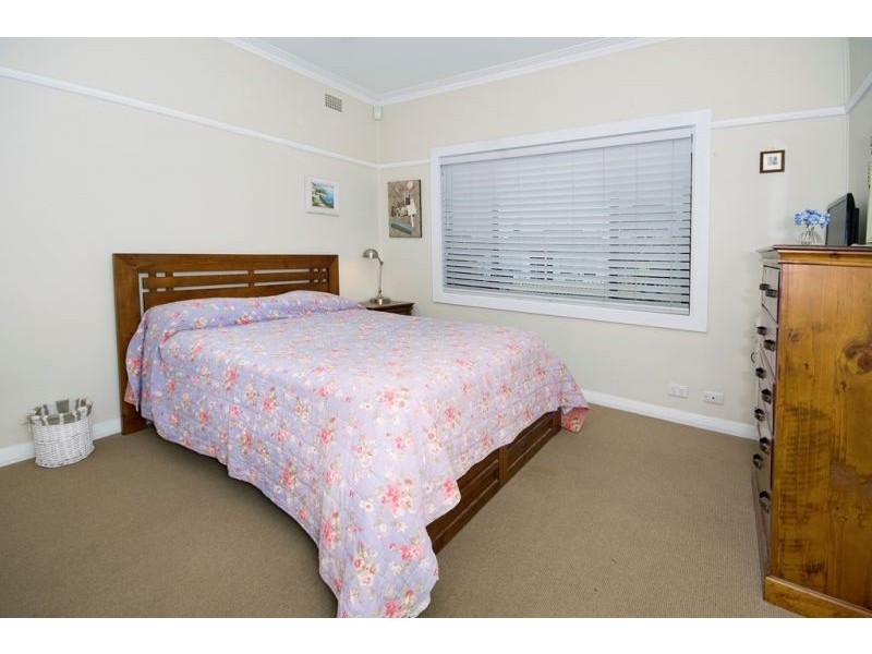 17 Catherine St, Waratah West NSW 2298