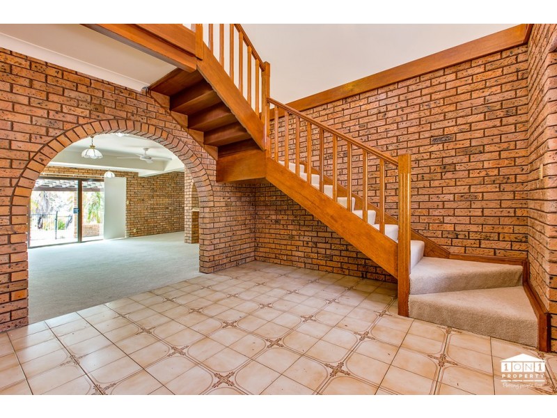 156 Glad Gunson Dr, Eleebana NSW 2282