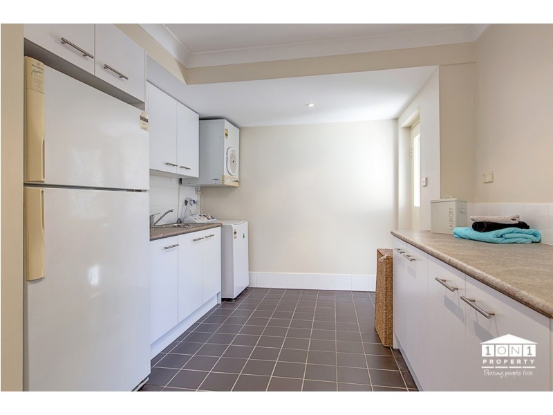 34 Leichhardt Rd, Valentine NSW 2280