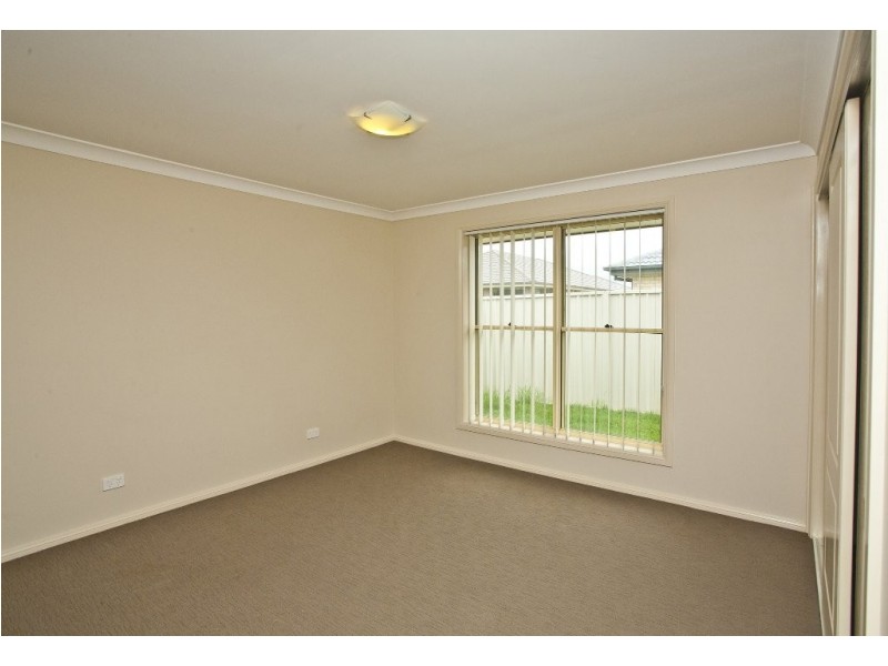 16 Niven Parade, Rutherford NSW 2320