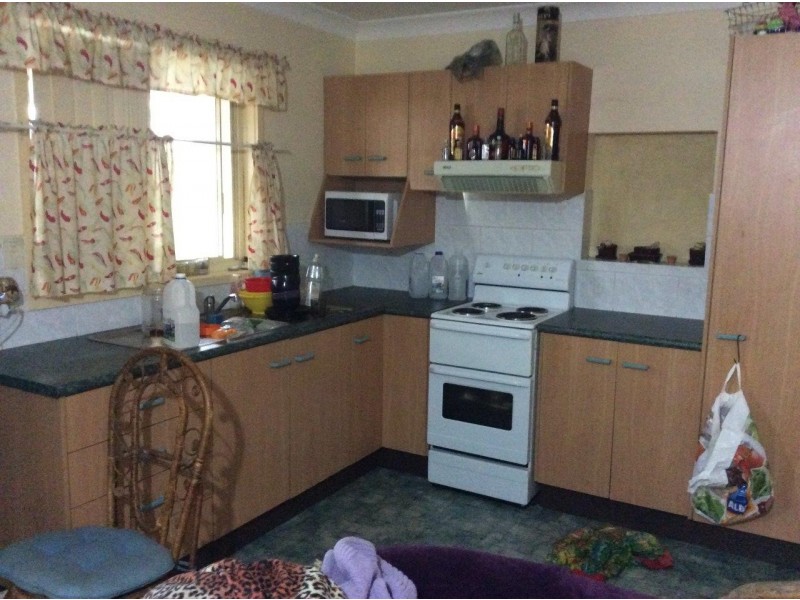 8 Glover Street, Belmont NSW 2280