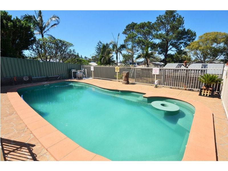 4 Stokes Street, Redhead NSW 2290