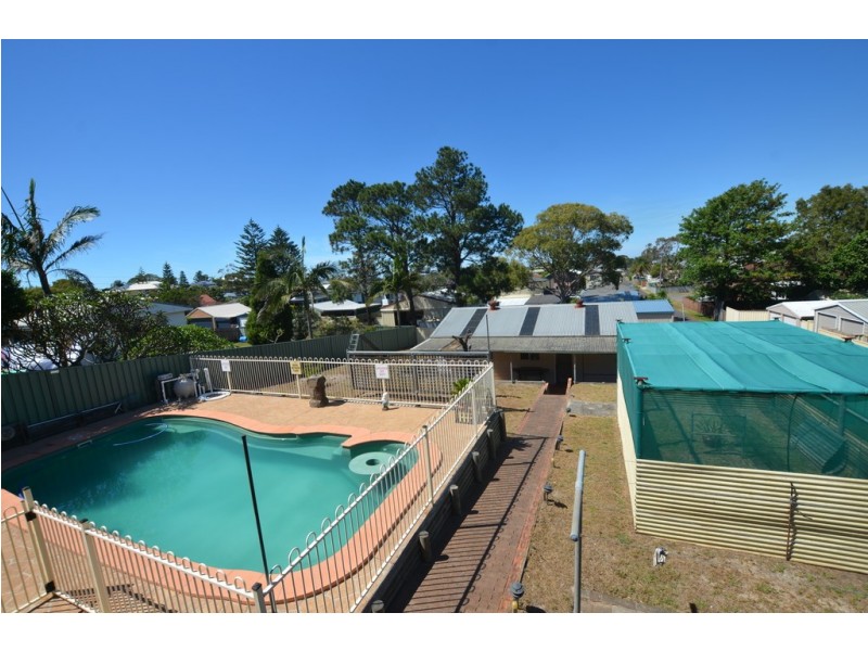 4 Stokes Street, Redhead NSW 2290