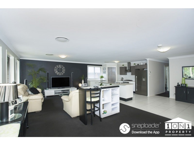 31 Waterside Dr, Fletcher NSW 2287