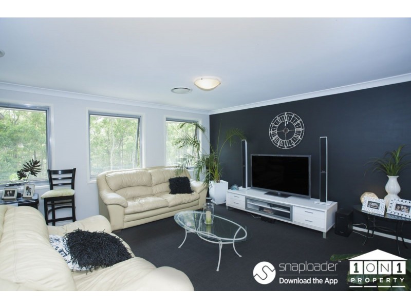 31 Waterside Dr, Fletcher NSW 2287