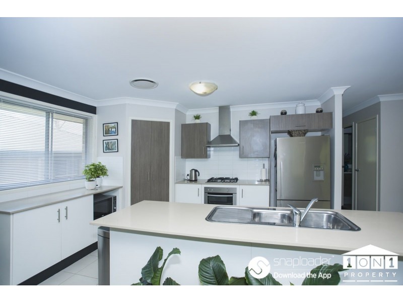 31 Waterside Dr, Fletcher NSW 2287