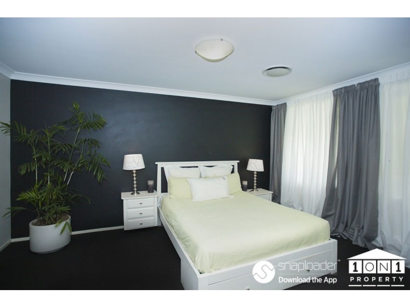 31 Waterside Dr, Fletcher NSW 2287