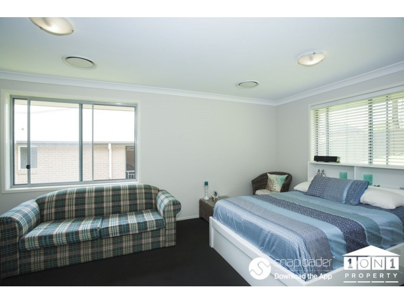 31 Waterside Dr, Fletcher NSW 2287