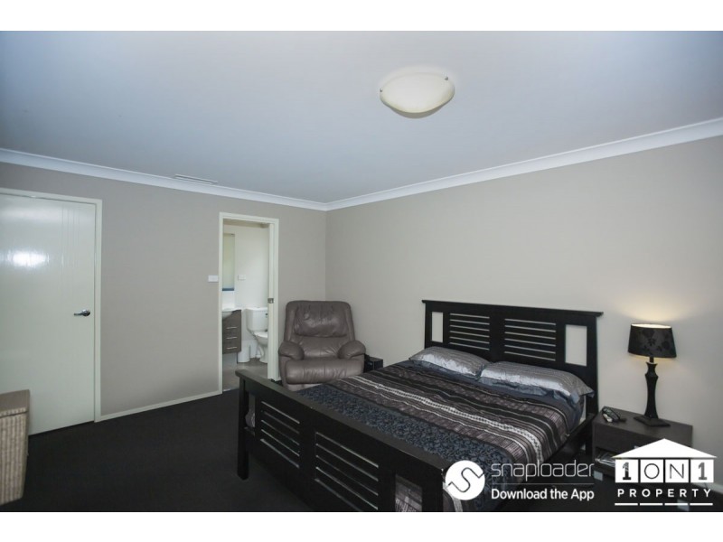 31 Waterside Dr, Fletcher NSW 2287