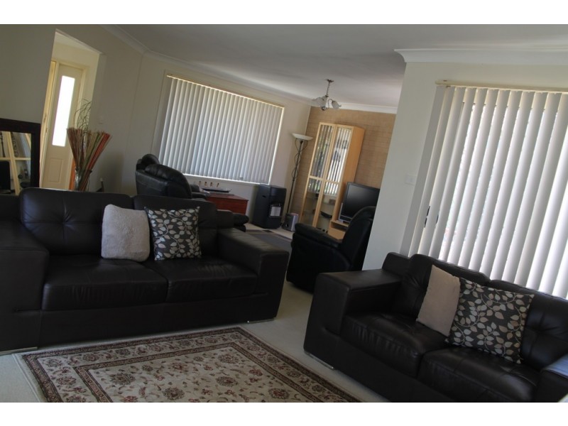 11 Grevillea Drive, Medowie NSW 2318