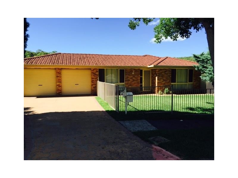 8 Candlewood Close, Tingira Heights NSW 2290
