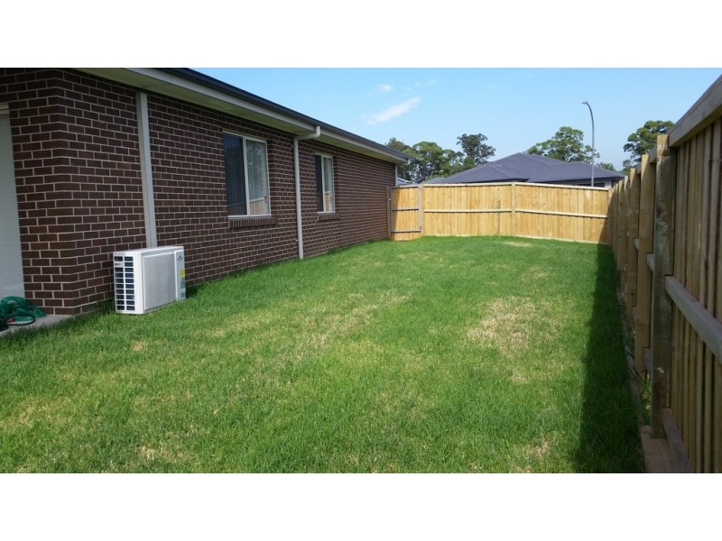 10 Gazelle Crescent, Fletcher NSW 2287