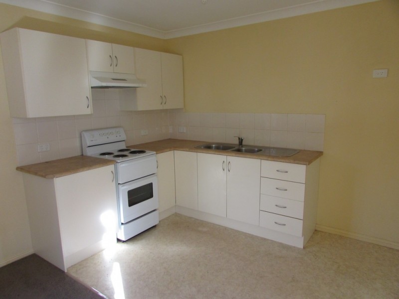 2/6 Sports Ave, Cessnock NSW 2325