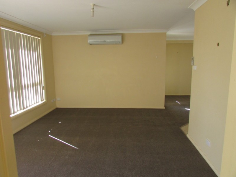 2/6 Sports Ave, Cessnock NSW 2325