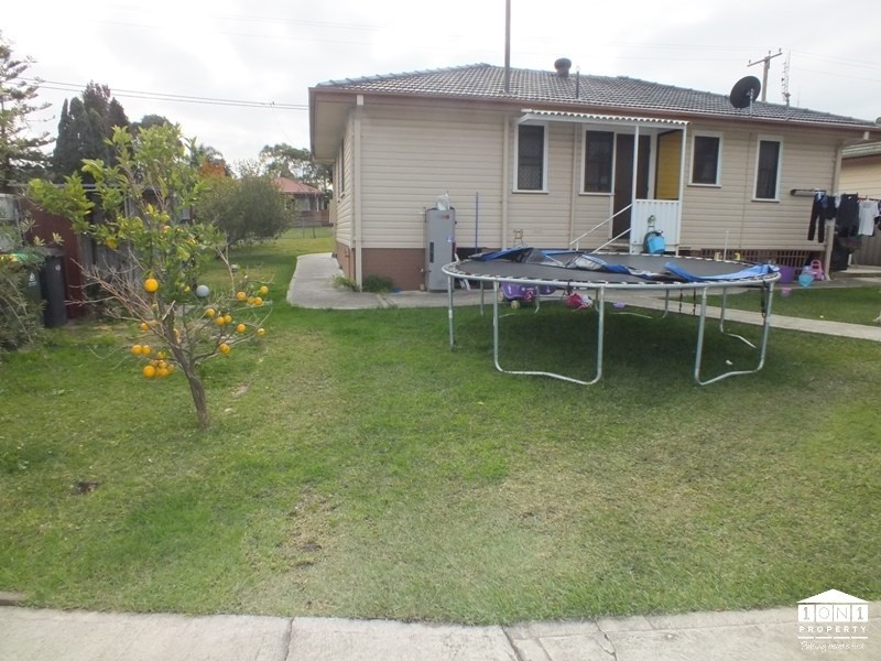 8 Flame Street, Gateshead NSW 2290