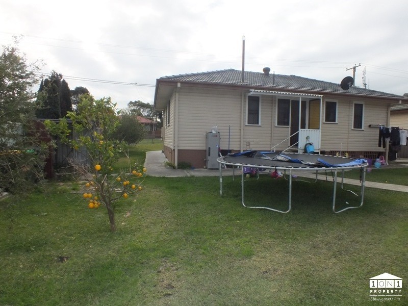 8 Flame Street, Gateshead NSW 2290