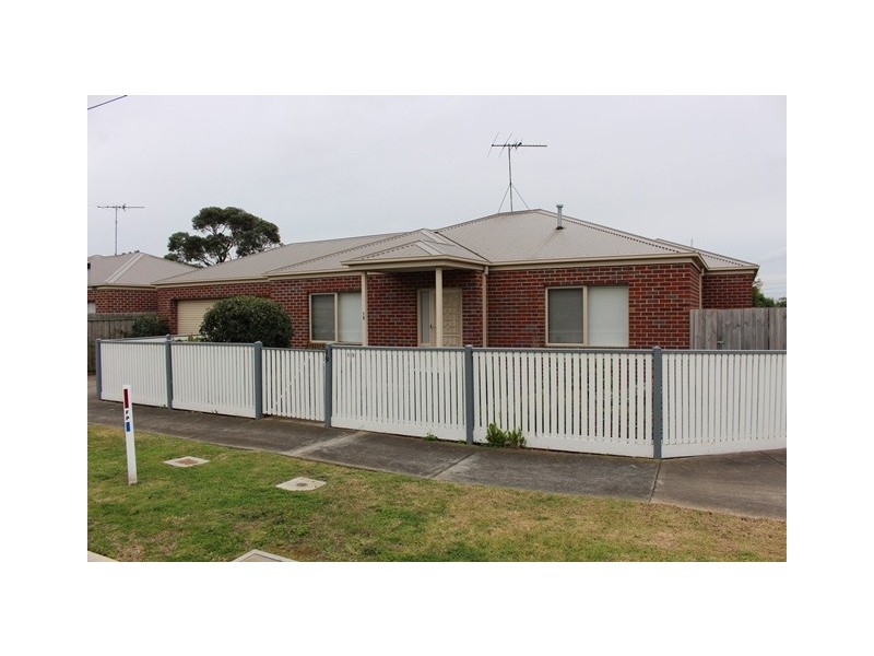 19 Cheltenham Road, Newcomb VIC 3219