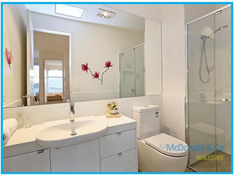 9a and 9b Collins Street, Geelong West VIC 3218