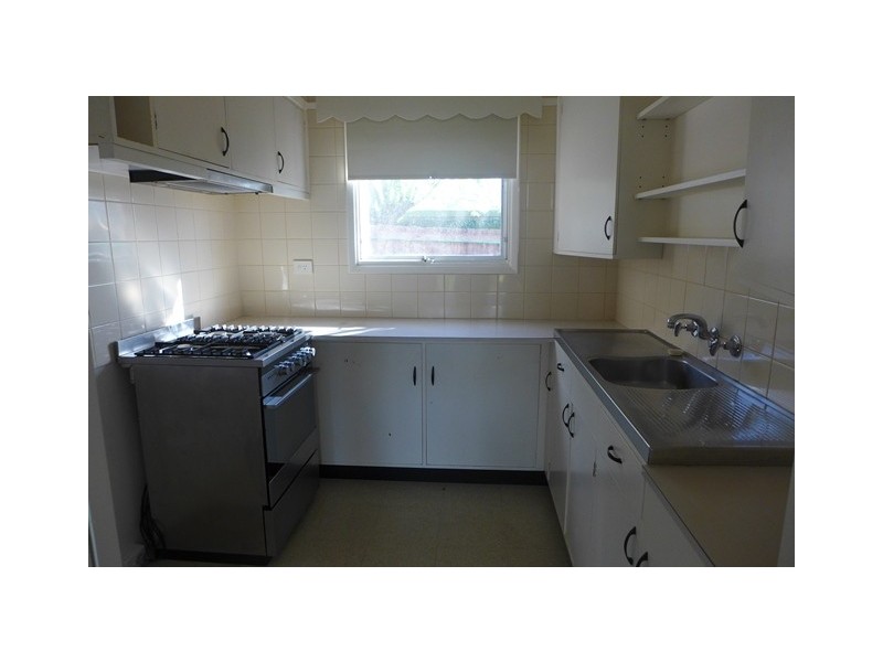 2/24 Retreat Road, Newtown VIC 3220