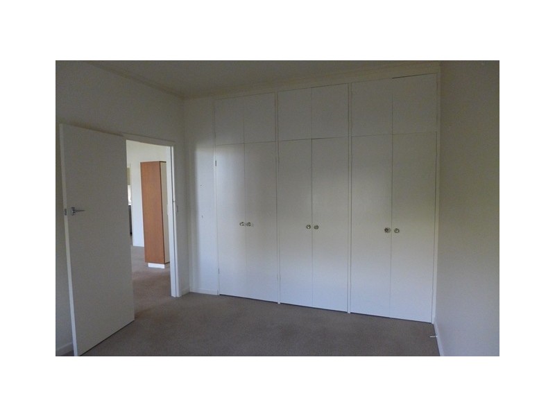 2/24 Retreat Road, Newtown VIC 3220