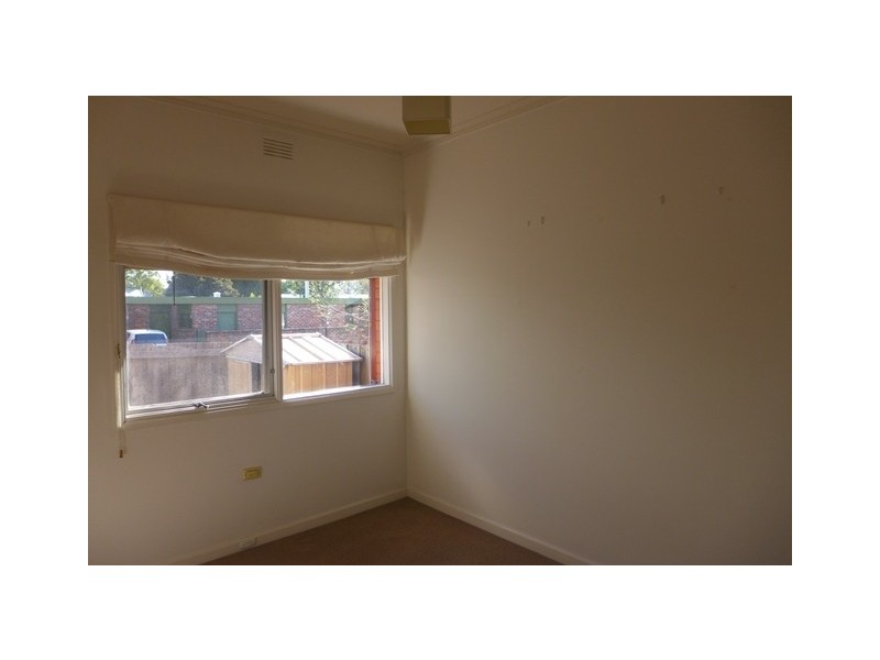 2/24 Retreat Road, Newtown VIC 3220