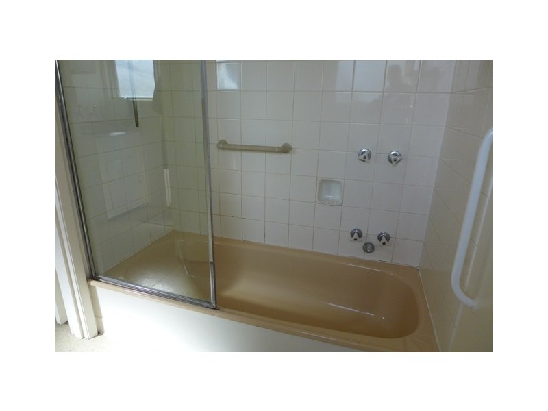 2/24 Retreat Road, Newtown VIC 3220